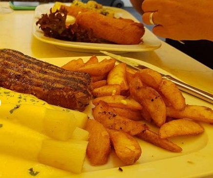 Grillteller mit Kartoffeln